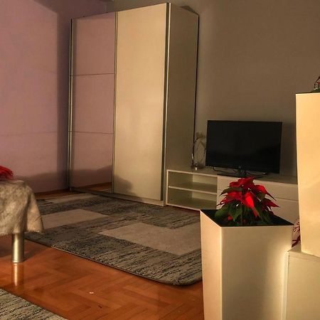 Apartments Near City Center Скопье Экстерьер фото