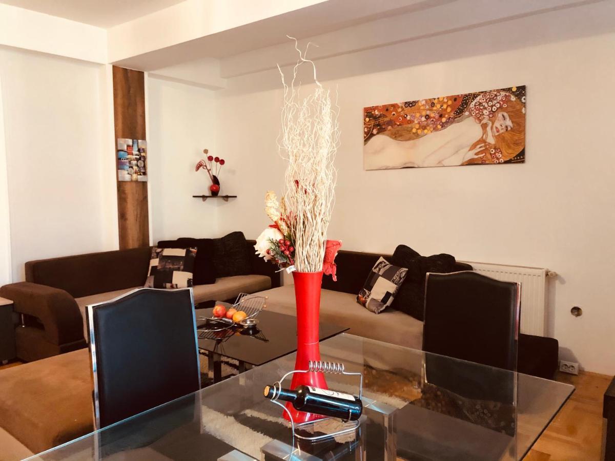 Apartments Near City Center Скопье Экстерьер фото